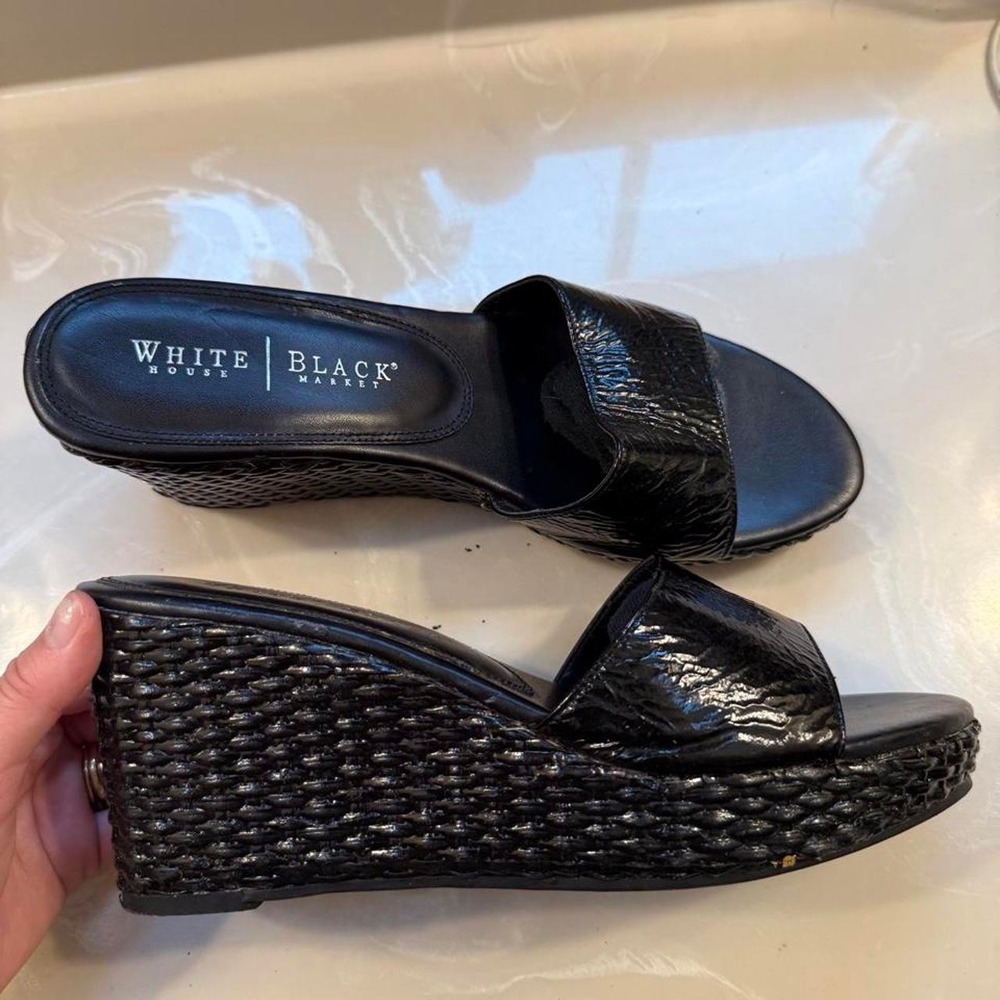 White House Black Market Black Patent Leather Woven Wicker Slide Wedge Sandals - Picture 2 of 7